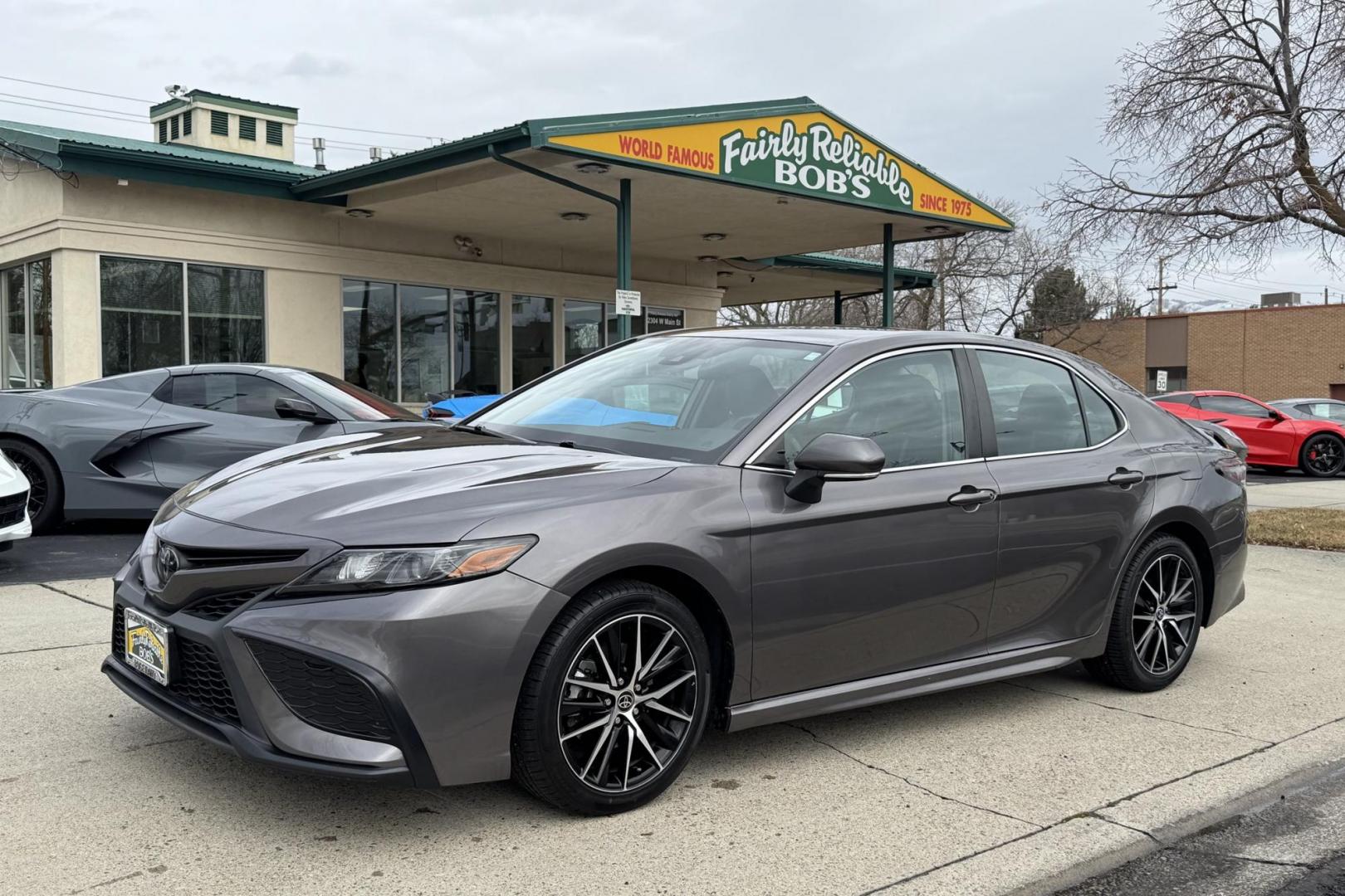 2022 Predawn Gray Mica /Black Toyota Camry SE (4T1G11AK9NU) with an 4 Cyl 2.5 Liter engine, Automatic 8 Speed transmission, located at 2304 W. Main St., Boise, ID, 83702, (208) 342-7777, 43.622105, -116.218658 - Proven Toyota Quality! - Photo#0