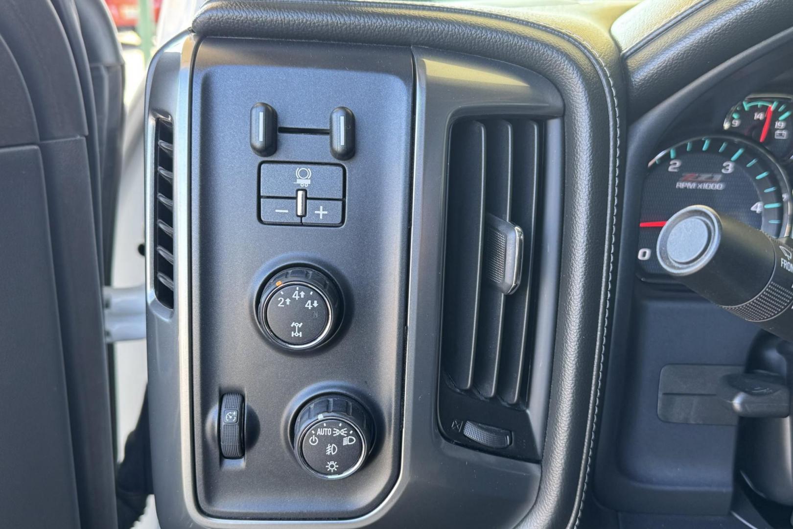 2015 Summit White /Jet Black Chevrolet Silverado 2500HD LTZ (1GC1KWE8XFF) with an V8 6.6 Liter Turbo Duramax Diesel engine, Automatic 6 Speed With Overdrive Allison transmission, located at 2304 W. Main St., Boise, ID, 83702, (208) 342-7777, 43.622105, -116.218658 - Low Mileage And Clean! - Photo#9