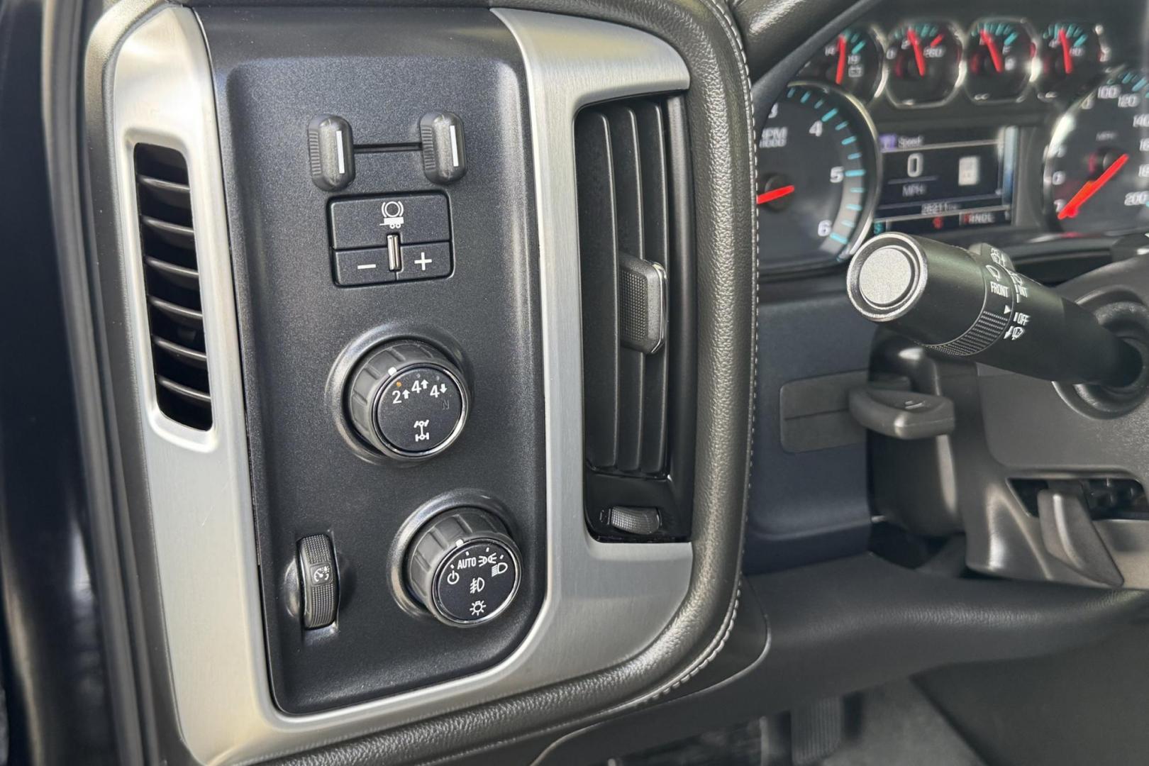 2018 Black /Black GMC Sierra 2500HD SLT (1GT22TEGXJZ) with an V8 6.0 Liter engine, Automatic 6 Speed transmission, located at 2304 W. Main St., Boise, ID, 83702, (208) 342-7777, 43.622105, -116.218658 - Ready To Haul! - Photo#10