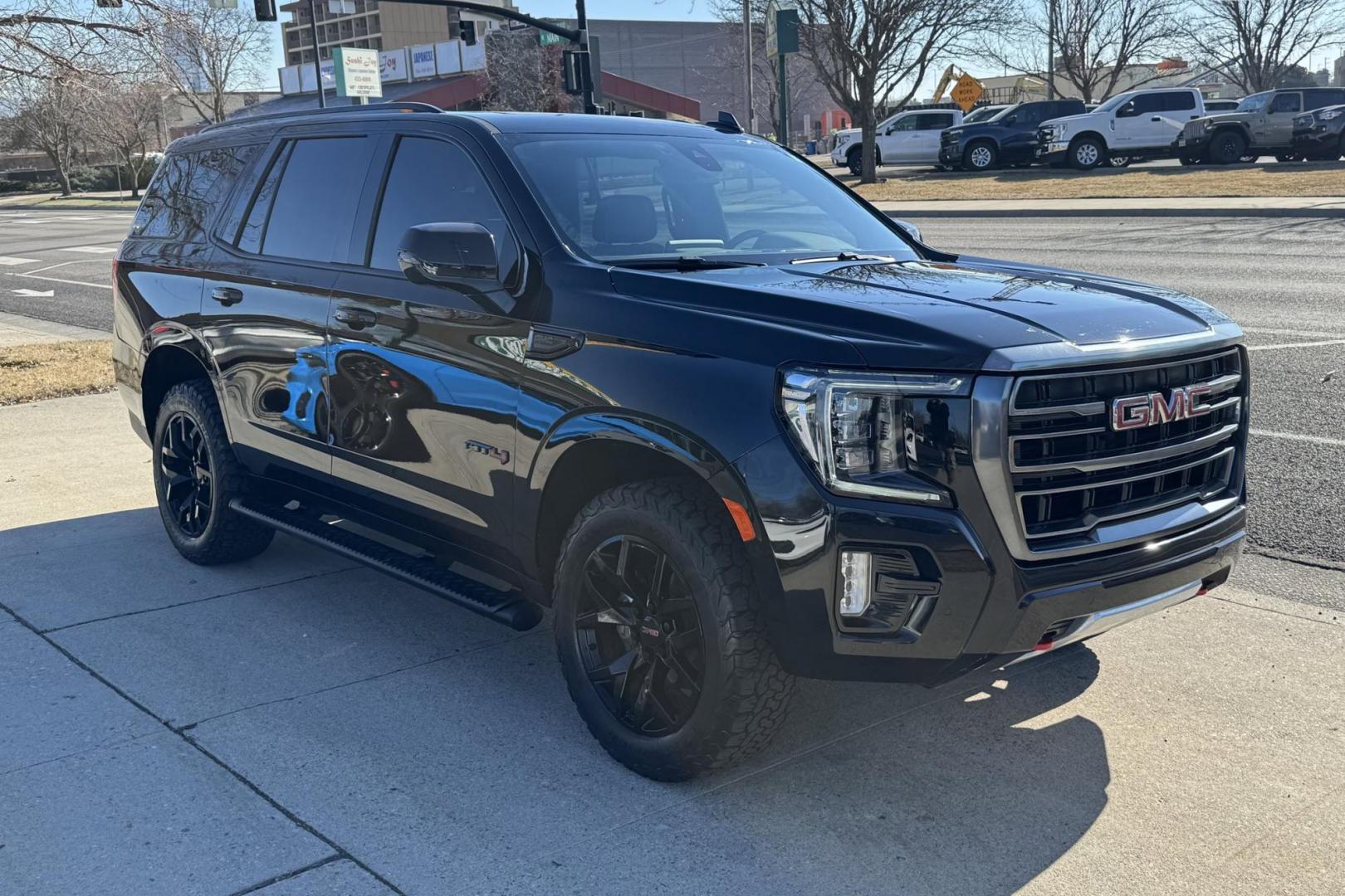 2022 Black /Jet Black/Umber GMC Yukon AT4 (1GKS2CKL9NR) with an V8 6.2 Liter engine, Automatic 10 Speed transmission, located at 2304 W. Main St., Boise, ID, 83702, (208) 342-7777, 43.622105, -116.218658 - Nicely Optioned! - Photo#2