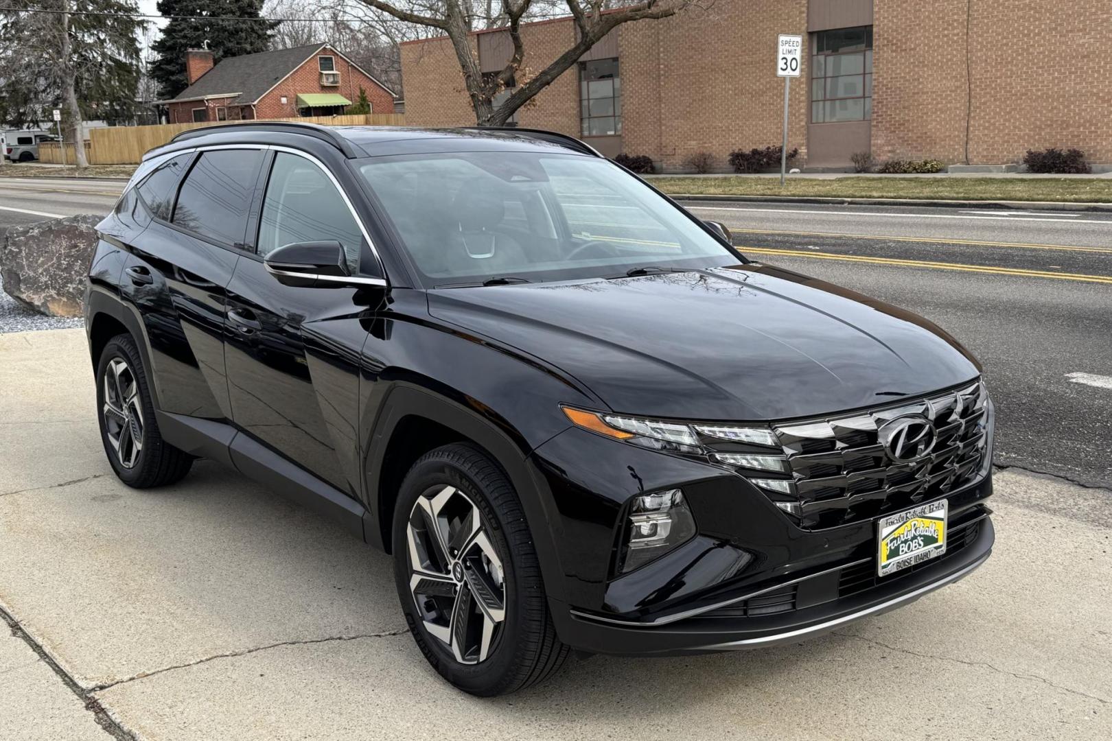 2022 Black /Black Hyundai Tucson Limited (5NMJECAE6NH) with an 4 Cyl 2.5 Liter engine, Automatic 8 Speed transmission, located at 2304 W. Main St., Boise, ID, 83702, (208) 342-7777, 43.622105, -116.218658 - Incredibly Low Mileage! Idaho Car! - Photo#2