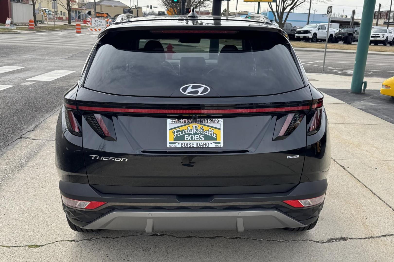 2022 Black /Black Hyundai Tucson Limited (5NMJECAE6NH) with an 4 Cyl 2.5 Liter engine, Automatic 8 Speed transmission, located at 2304 W. Main St., Boise, ID, 83702, (208) 342-7777, 43.622105, -116.218658 - Incredibly Low Mileage! Idaho Car! - Photo#1